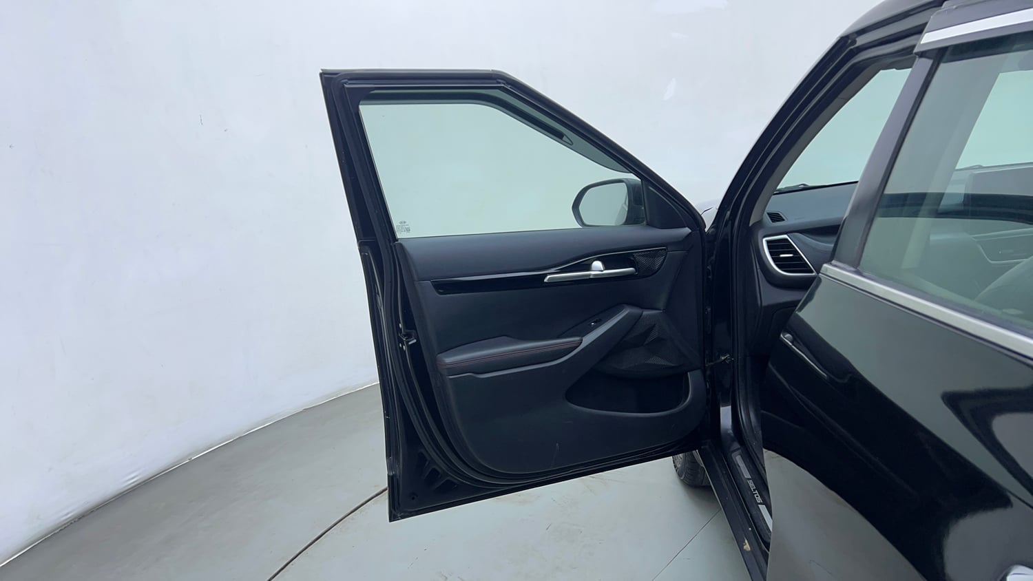 Used 2020 kia Seltos GTX DCT 1.4 Petrol Automatic interior LEFT FRONT DOOR OPEN VIEW