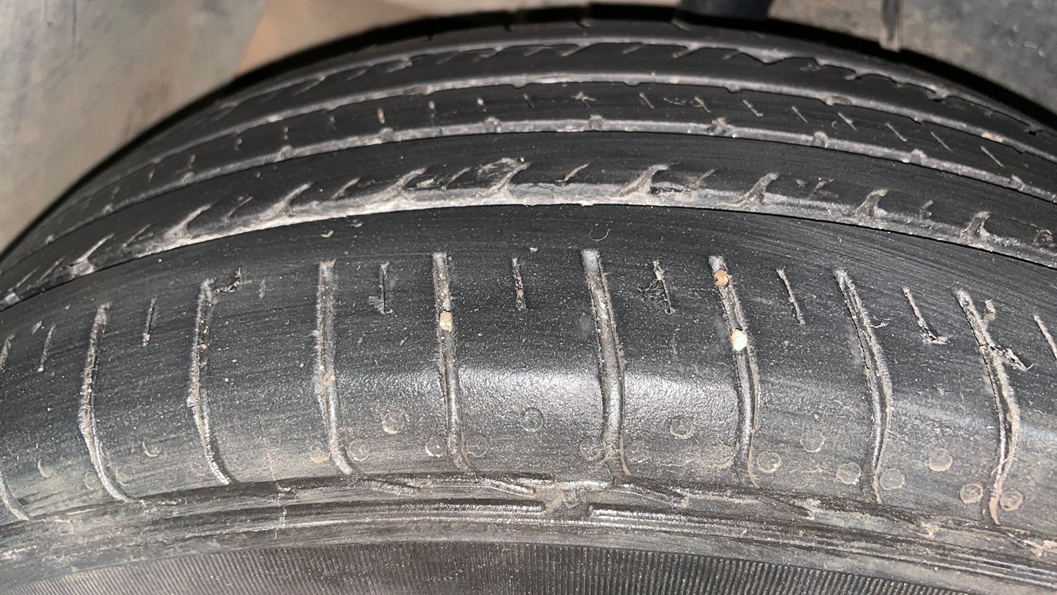 Used 2022 Tata Nexon XMA (S) Petrol Automatic tyres RIGHT REAR TYRE TREAD VIEW