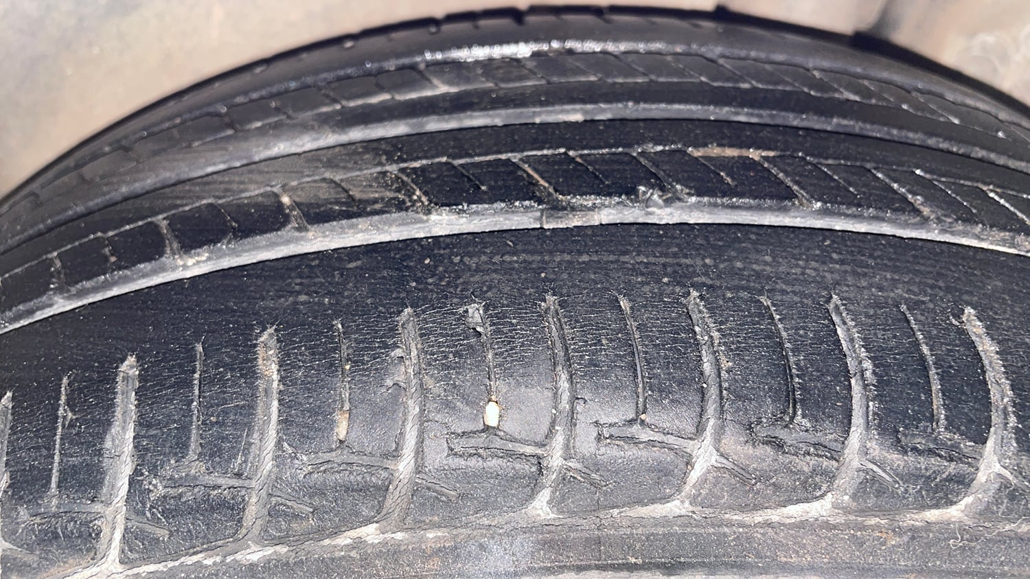 Used 2013 Maruti Suzuki Ertiga Vxi Petrol Manual tyres LEFT REAR TYRE TREAD VIEW