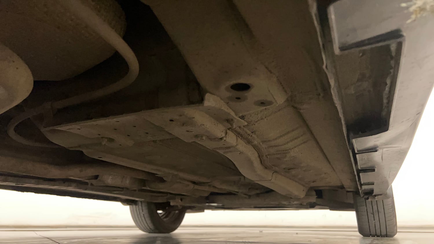 Used 2023 Hyundai i20 Sportz 1.2 IVT Petrol Automatic extra REAR RIGHT UNDERBODY VIEW