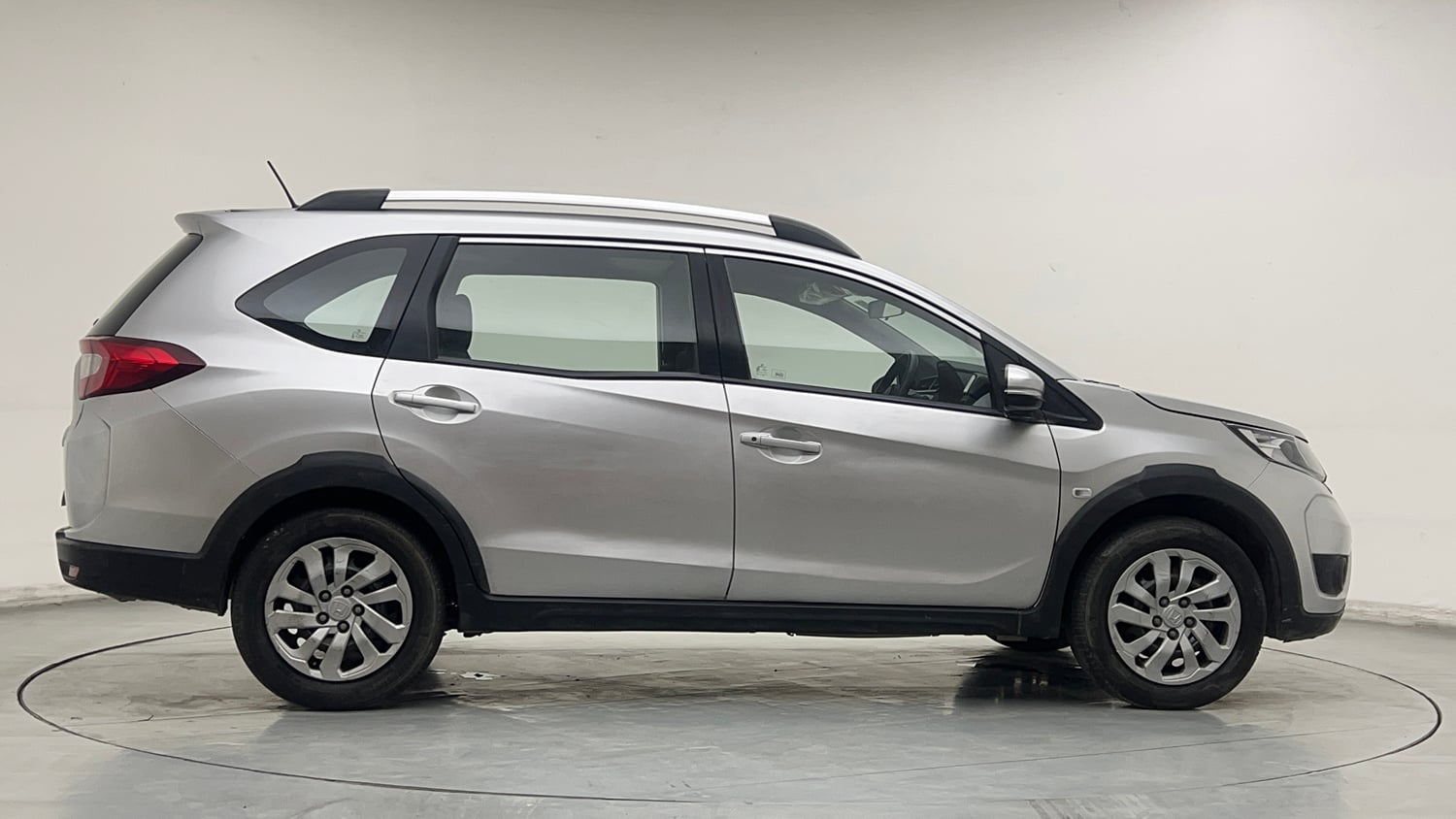Used 2016 Honda BR-V S Petrol Petrol Manual exterior RIGHT SIDE VIEW