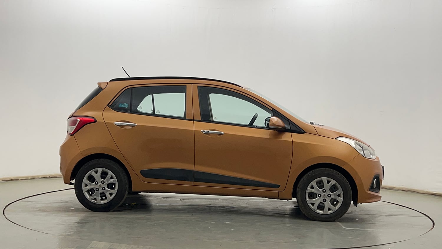 Used 2014 Hyundai Grand i10 Sportz 1.2 Kappa VTVT Petrol Manual exterior RIGHT SIDE VIEW