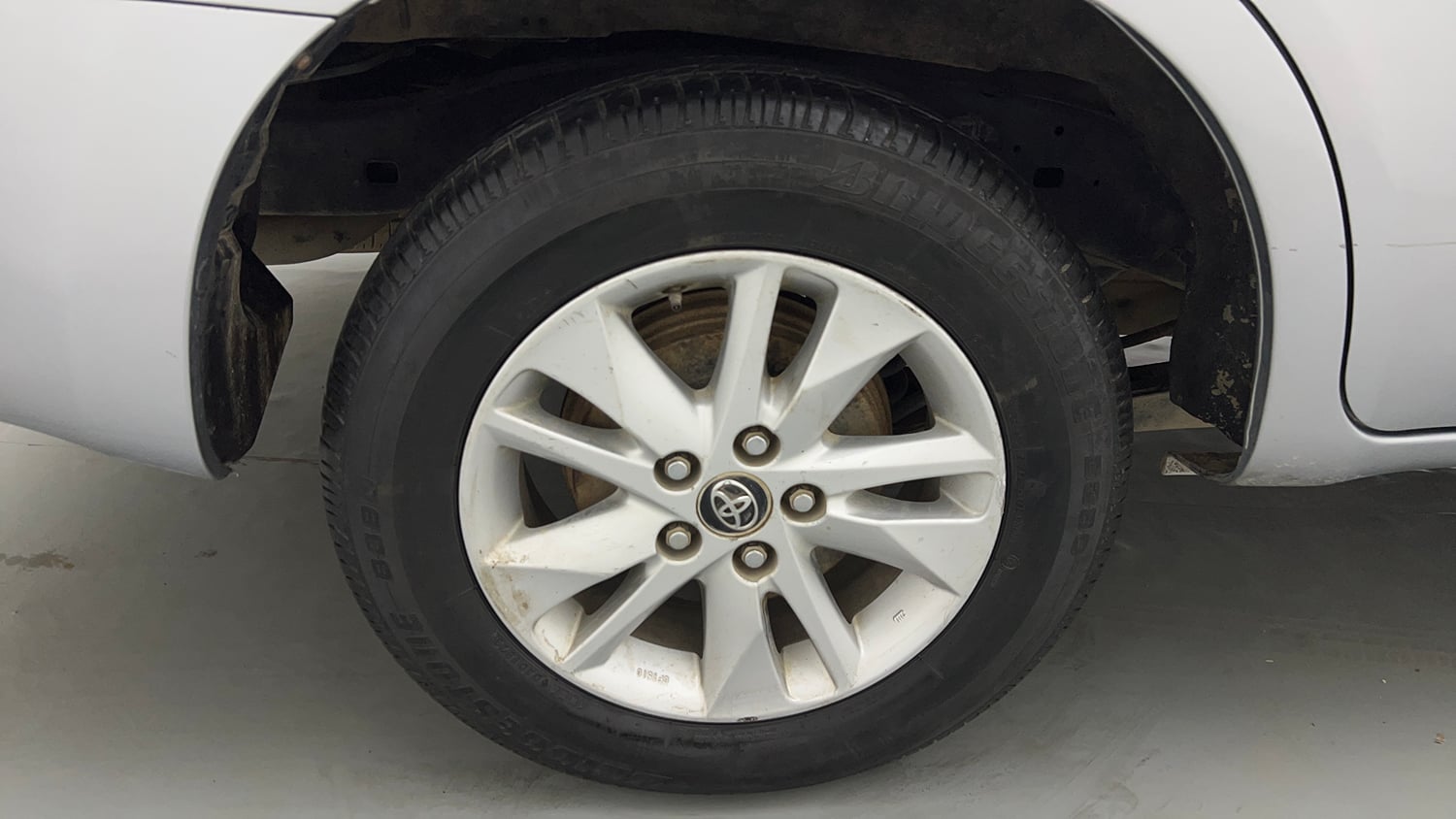Used 2018 Toyota Innova Crysta 2.4 G 7 STR Diesel Manual tyres RIGHT REAR TYRE RIM VIEW