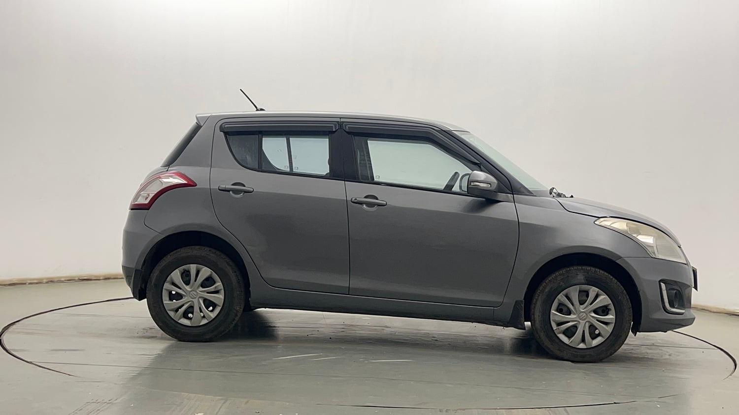 Used 2015 Maruti Suzuki Swift VXi Petrol Manual exterior RIGHT SIDE VIEW