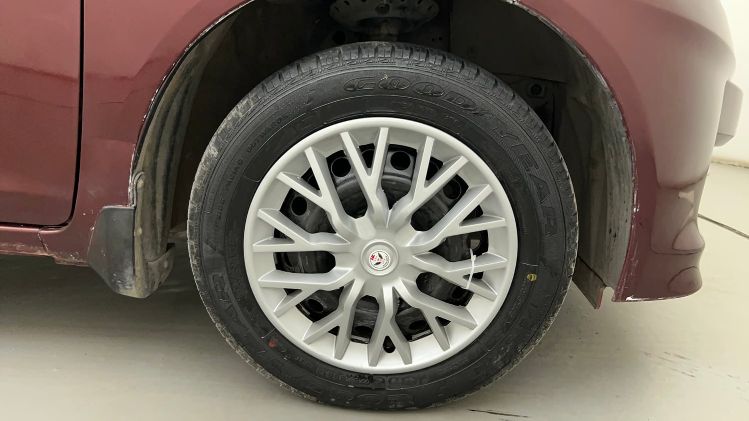 Used 2014 Honda Amaze 1.2 S i-VTEC Petrol Manual tyres RIGHT FRONT TYRE RIM VIEW