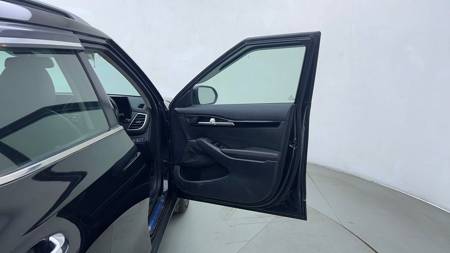 Used 2020 kia Seltos GTX DCT 1.4 Petrol Automatic interior RIGHT FRONT DOOR OPEN VIEW