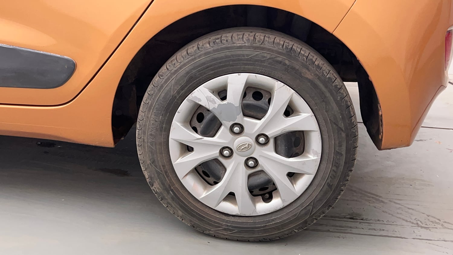Used 2014 Hyundai Grand i10 Sportz 1.2 Kappa VTVT Petrol Manual tyres LEFT REAR TYRE RIM VIEW