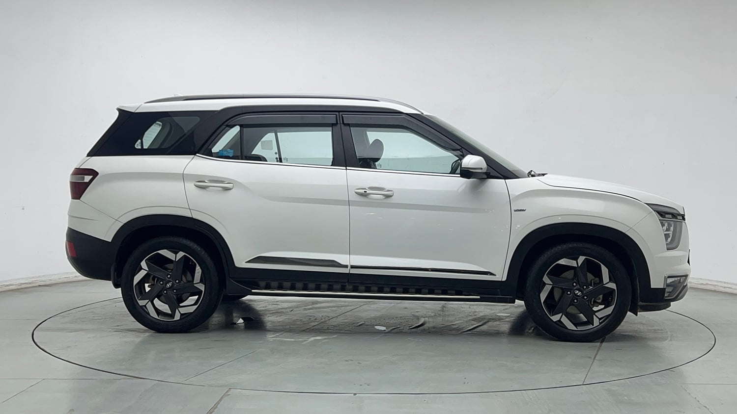 Used 2022 Hyundai Alcazar Signature (O) 6 STR 1.5 Diesel AT Diesel Automatic exterior RIGHT SIDE VIEW