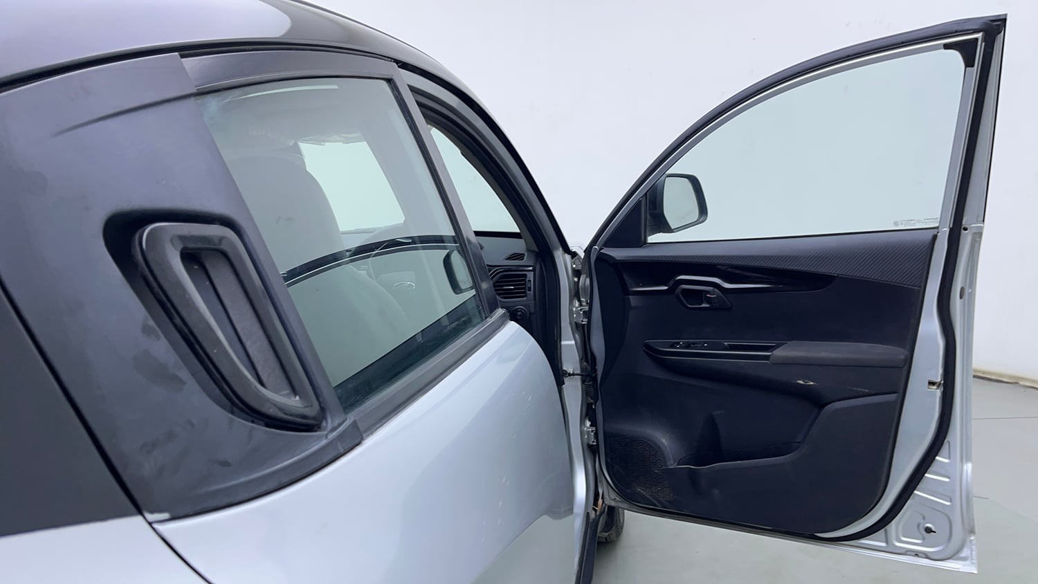 Used 2019 Mahindra KUV100 NXT K8 6 STR Dual Tone Petrol Manual interior RIGHT FRONT DOOR OPEN VIEW
