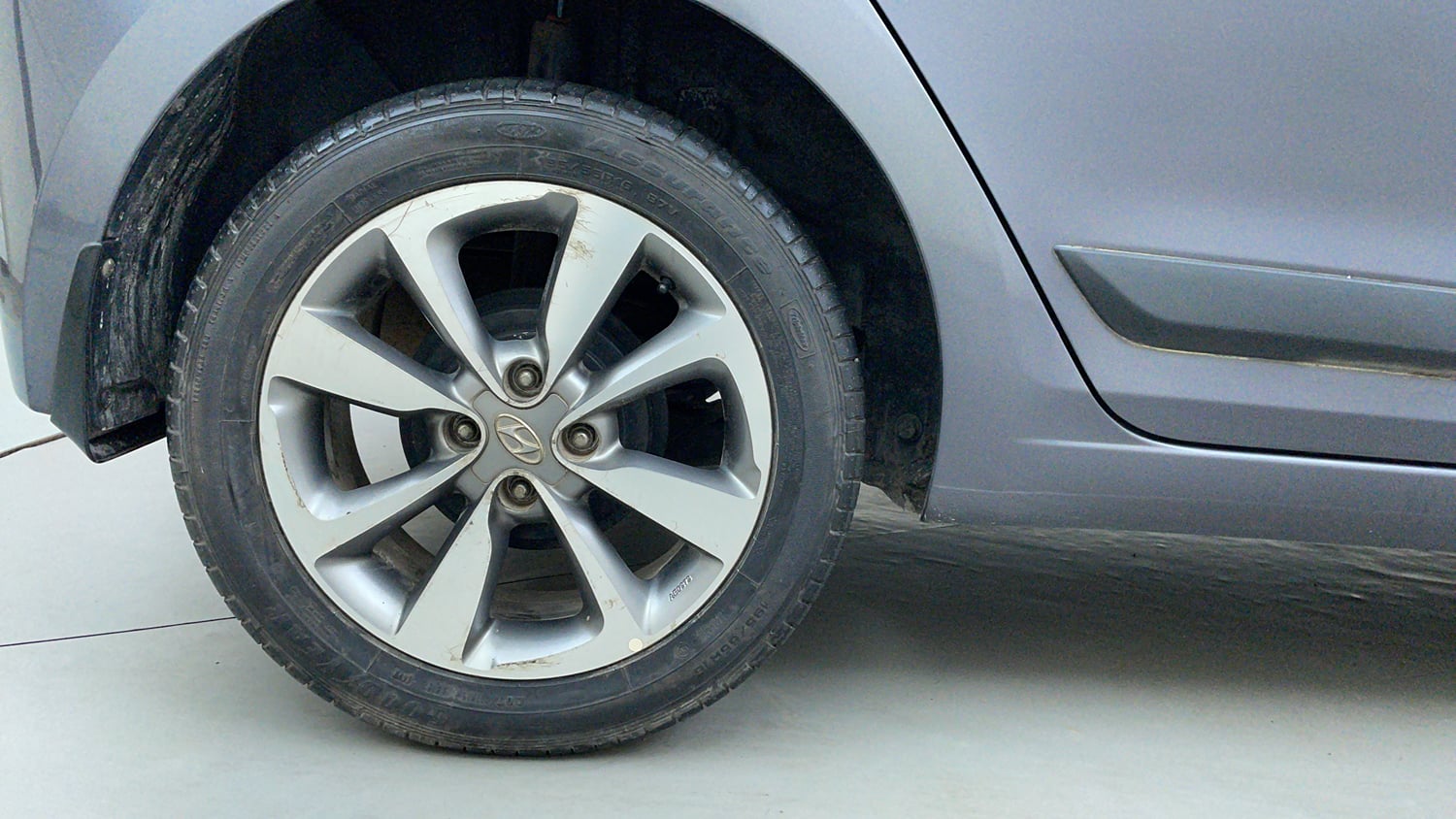 Used 2014 Hyundai Elite i20 Asta 1.2 Petrol Manual tyres RIGHT REAR TYRE RIM VIEW