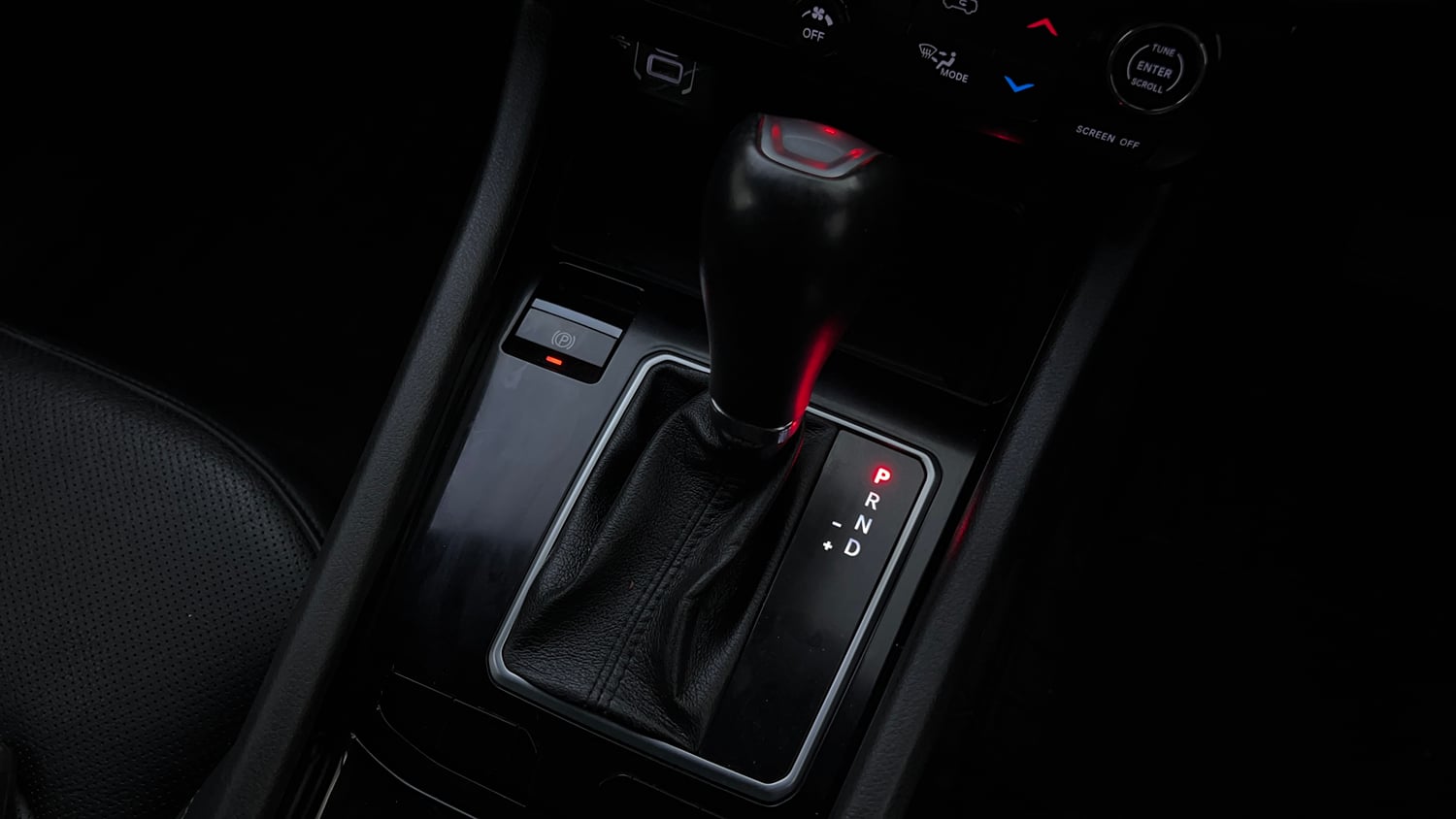 Used 2021 Jeep Compass Model S (O) 1.4 Petrol DCT Petrol Automatic interior GEAR  KNOB VIEW