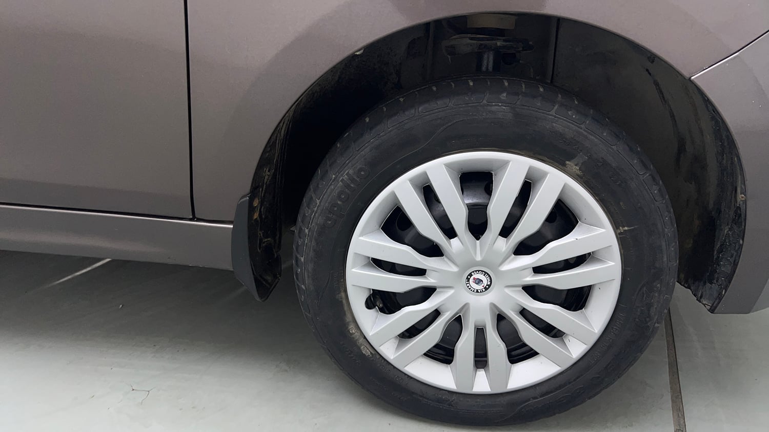 Used 2018 Tata Tiago Revotron XTA Petrol Automatic tyres RIGHT FRONT TYRE RIM VIEW