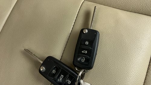 Used 2017 Volkswagen Ameo Highline Plus 1.5L AT (D)16 Alloy Diesel Automatic extra CAR KEY VIEW
