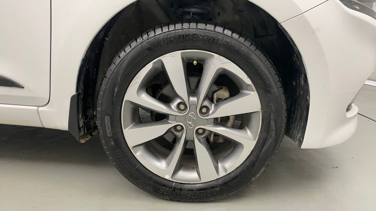 Used 2017 Hyundai Elite i20 Asta 1.2 (O) Petrol Manual tyres RIGHT FRONT TYRE RIM VIEW
