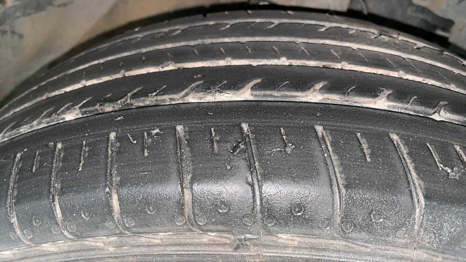 Used 2022 Tata Nexon XMA (S) Petrol Automatic tyres RIGHT FRONT TYRE TREAD VIEW