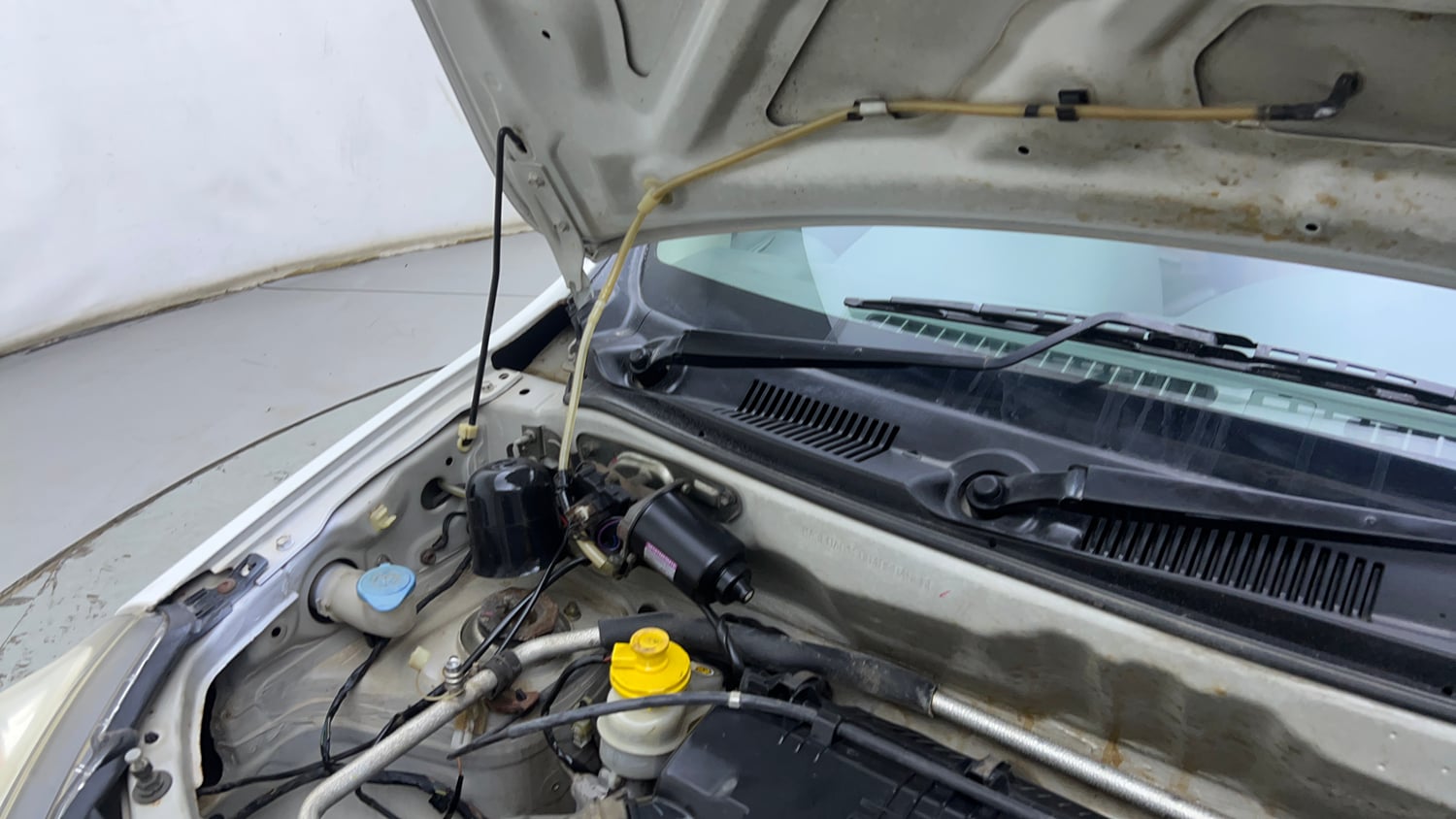 Used 2014 Maruti Suzuki Alto 800 Lxi Petrol Manual engine ENGINE RIGHT SIDE HINGE & APRON VIEW