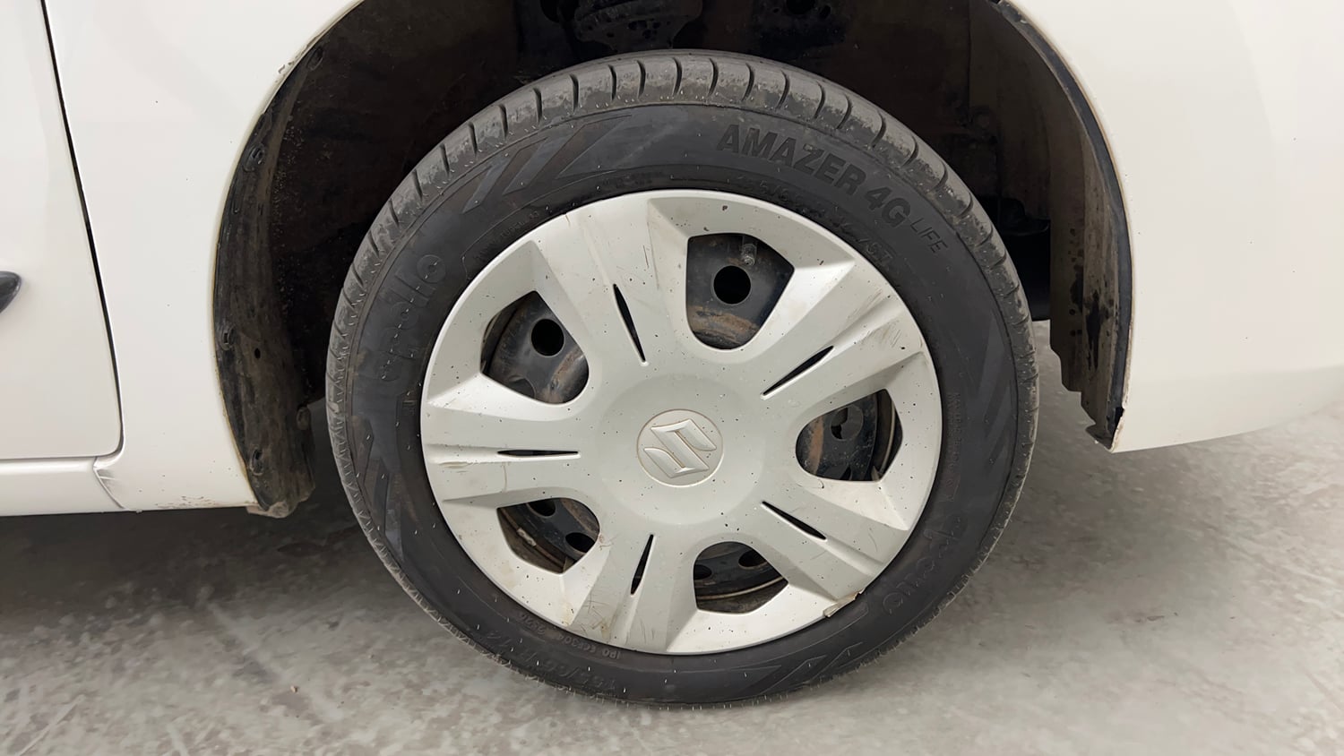 Used 2014 Maruti Suzuki Wagon R VXI Petrol Manual tyres RIGHT FRONT TYRE RIM VIEW