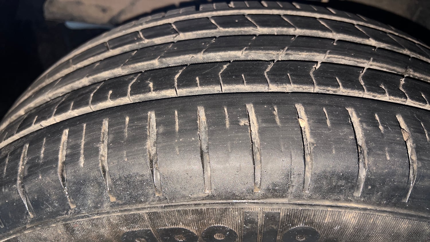 Used 2019 Maruti Suzuki Baleno Zeta 1.2 Petrol Manual tyres LEFT FRONT TYRE TREAD VIEW