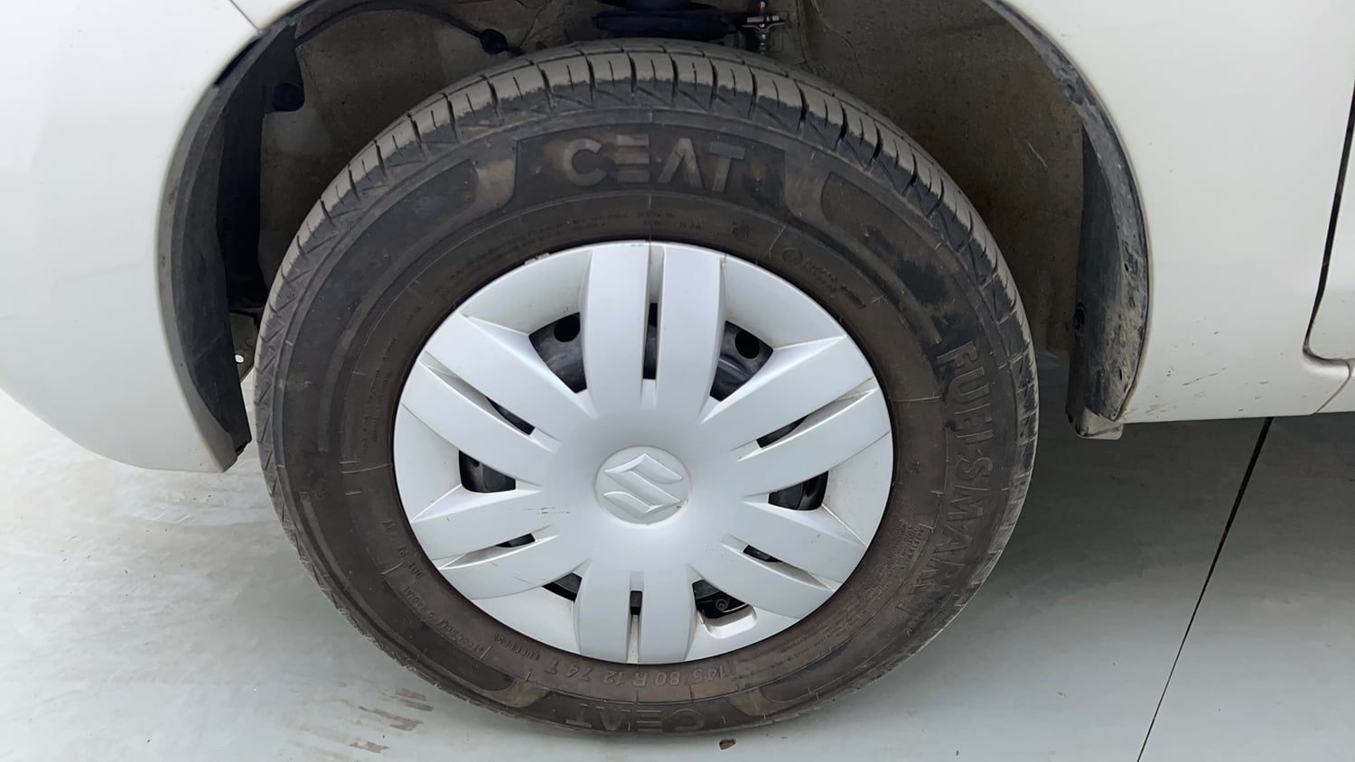 Used 2022 Maruti Suzuki Alto 800 VXi Petrol Manual tyres LEFT FRONT TYRE RIM VIEW