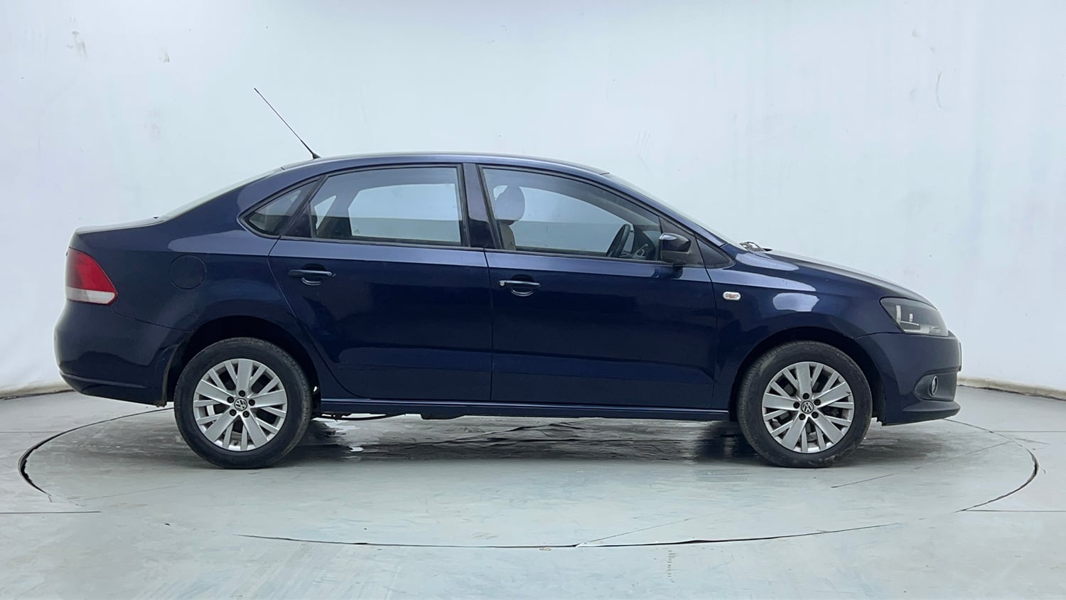 Used 2015 Volkswagen Vento Highline Diesel Diesel Manual exterior RIGHT SIDE VIEW