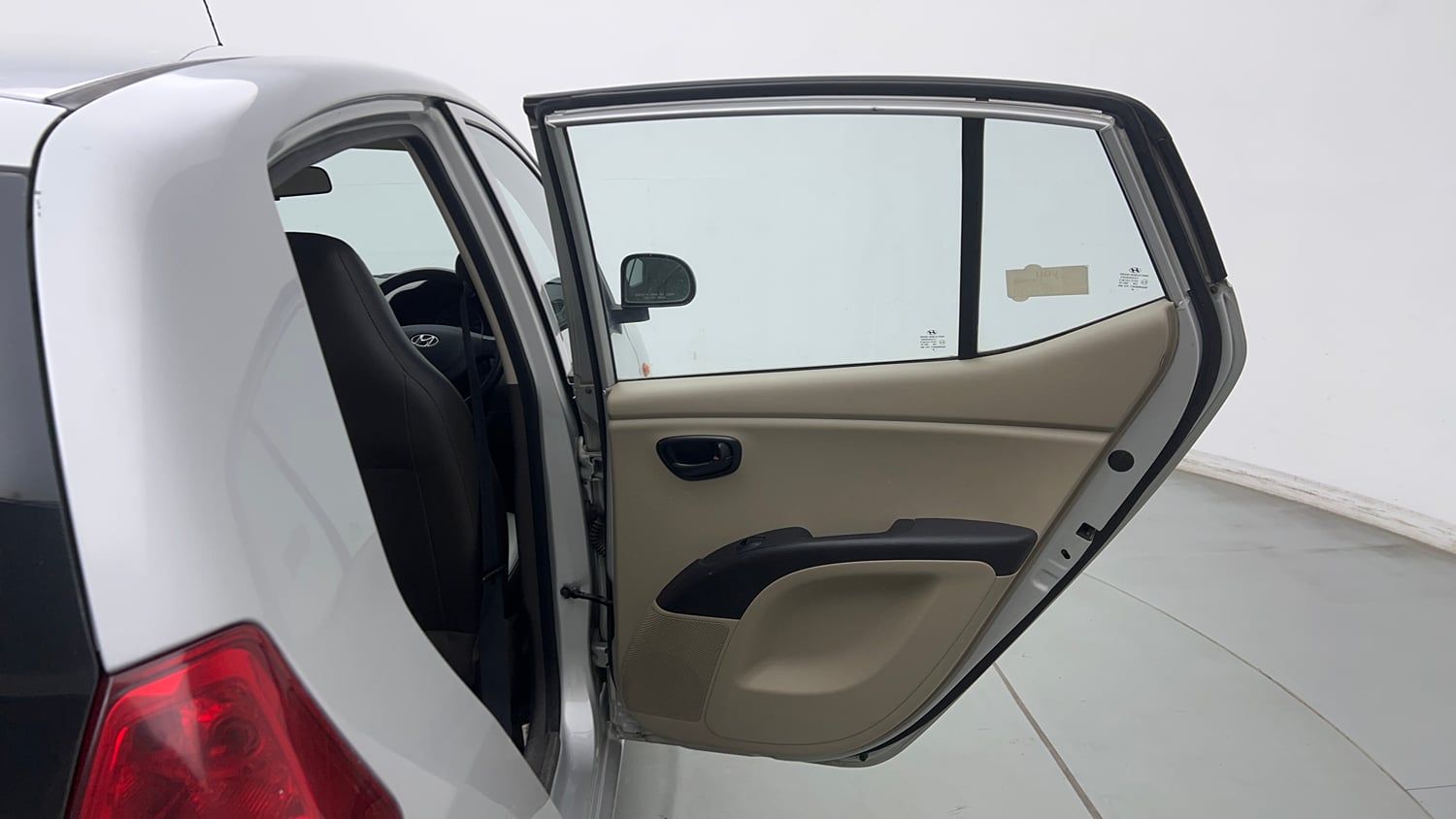 Used 2015 Hyundai i10 Magna 1.1 iRDE2 Petrol Manual interior RIGHT REAR DOOR OPEN VIEW
