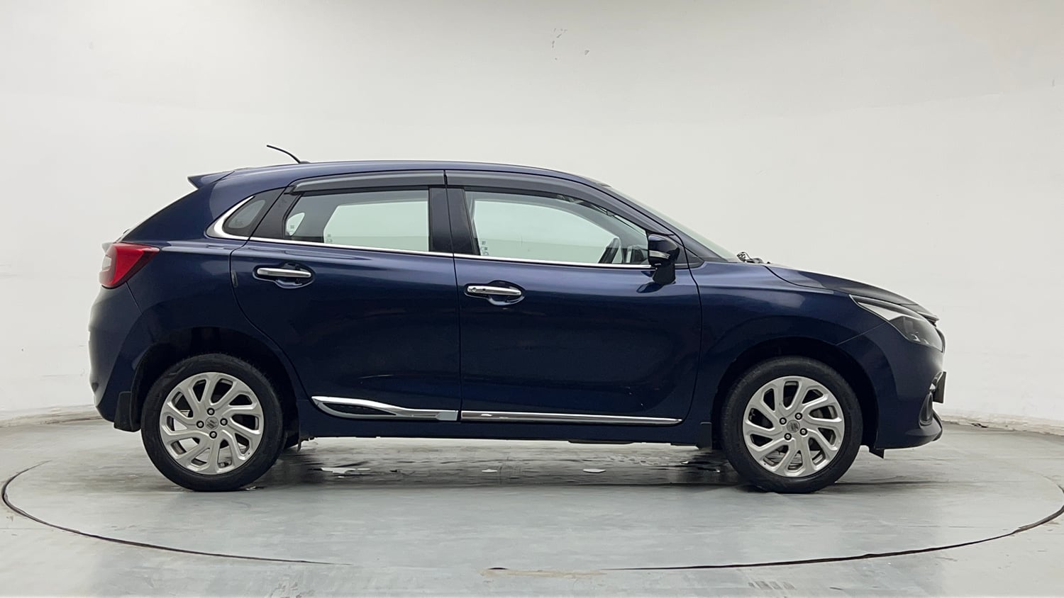 Used 2024 Maruti Suzuki Baleno Zeta MT Petrol Manual exterior RIGHT SIDE VIEW