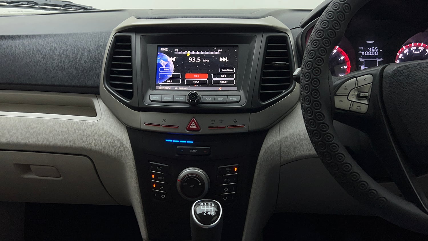 Used 2019 Mahindra XUV 300 1.2 W6 Petrol Manual interior MUSIC SYSTEM & AC CONTROL VIEW