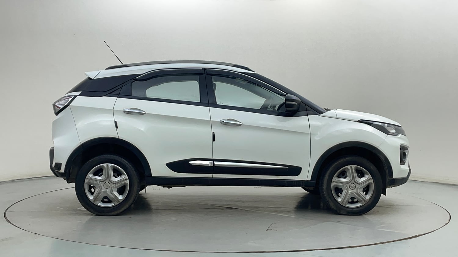 Used 2022 Tata Nexon XMA (S) Petrol Automatic exterior RIGHT SIDE VIEW