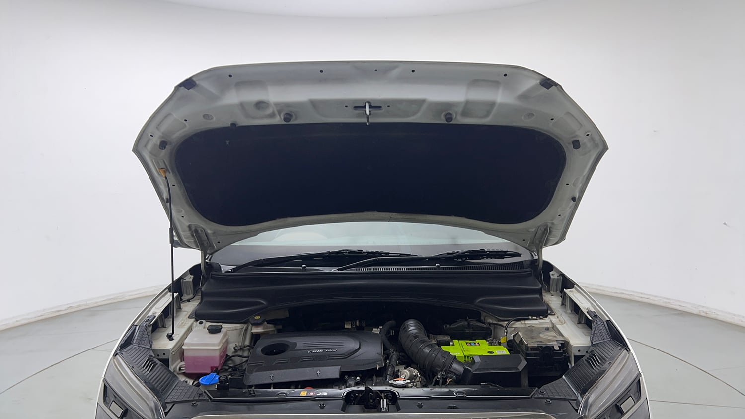 Used 2022 Hyundai Alcazar Signature (O) 6 STR 1.5 Diesel AT Diesel Automatic engine ENGINE & BONNET OPEN FRONT VIEW