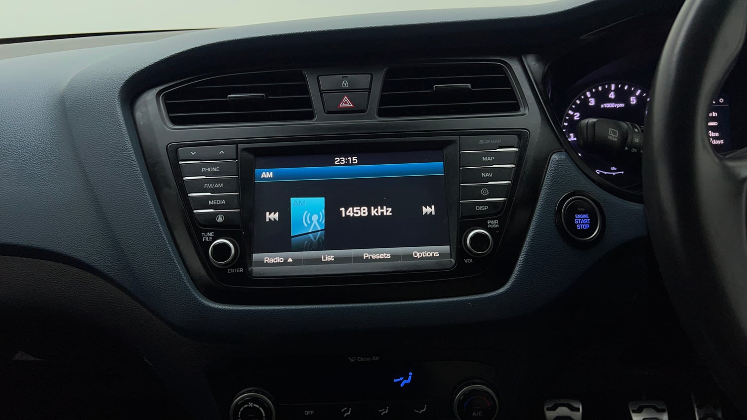 Used 2016 Hyundai i20 Active 1.2 SX Petrol Manual top_features Integrated (in-dash) music system