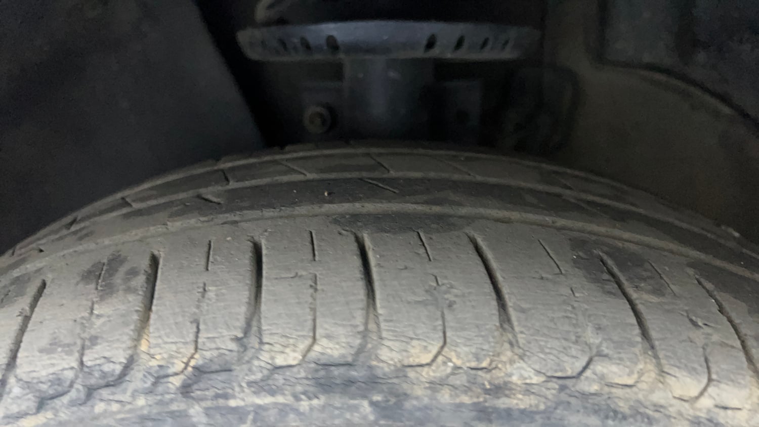 Used 2015 Volkswagen Vento Highline Diesel Diesel Manual tyres LEFT FRONT TYRE TREAD VIEW