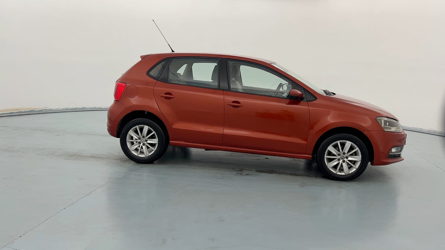 Used 2016 Volkswagen Polo Highline1.2L (P) Petrol Manual exterior RIGHT SIDE VIEW