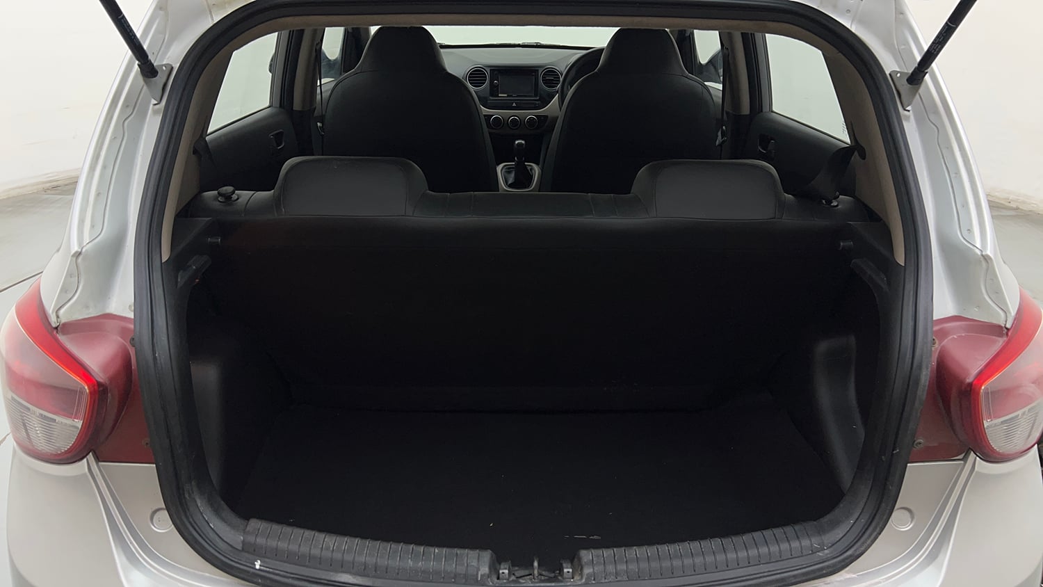 Used 2013 Hyundai Grand i10 Magna 1.2 Kappa VTVT Petrol Manual interior DICKY INSIDE VIEW