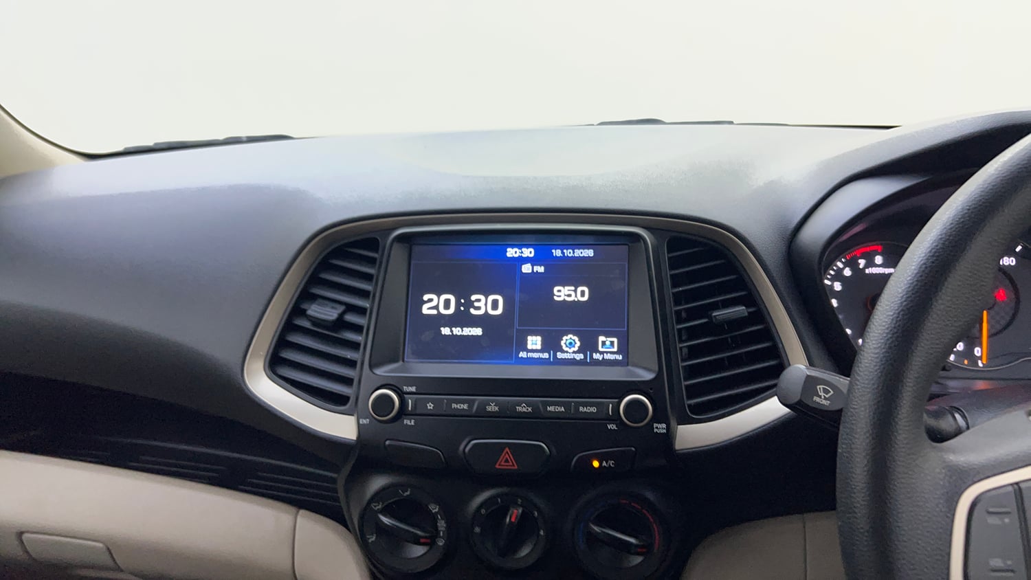 Used 2022 Hyundai Santro Sportz Petrol Manual top_features Integrated (in-dash) music system