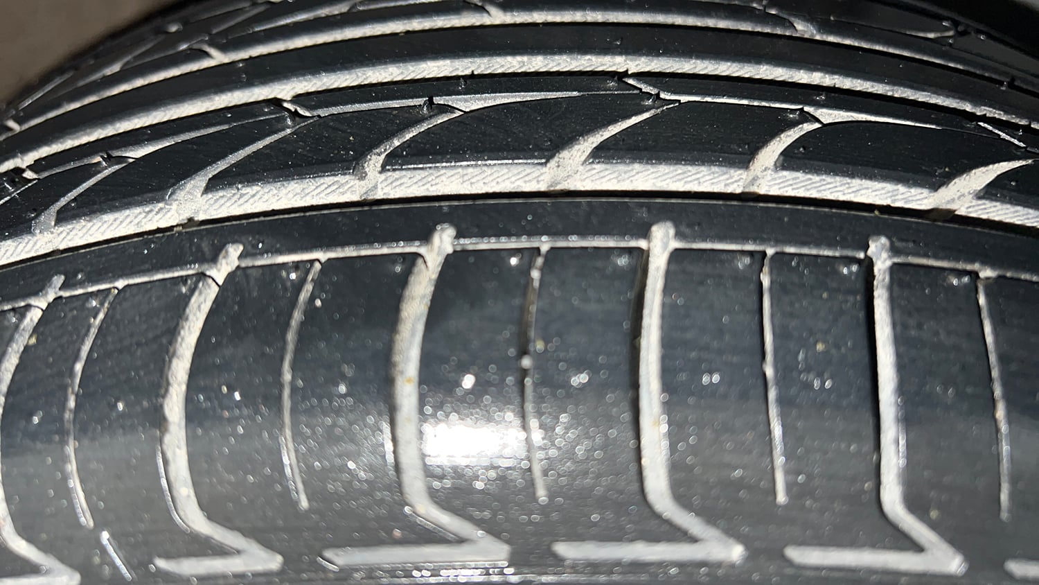Used 2016 Volkswagen Polo Highline1.2L (P) Petrol Manual tyres RIGHT FRONT TYRE TREAD VIEW