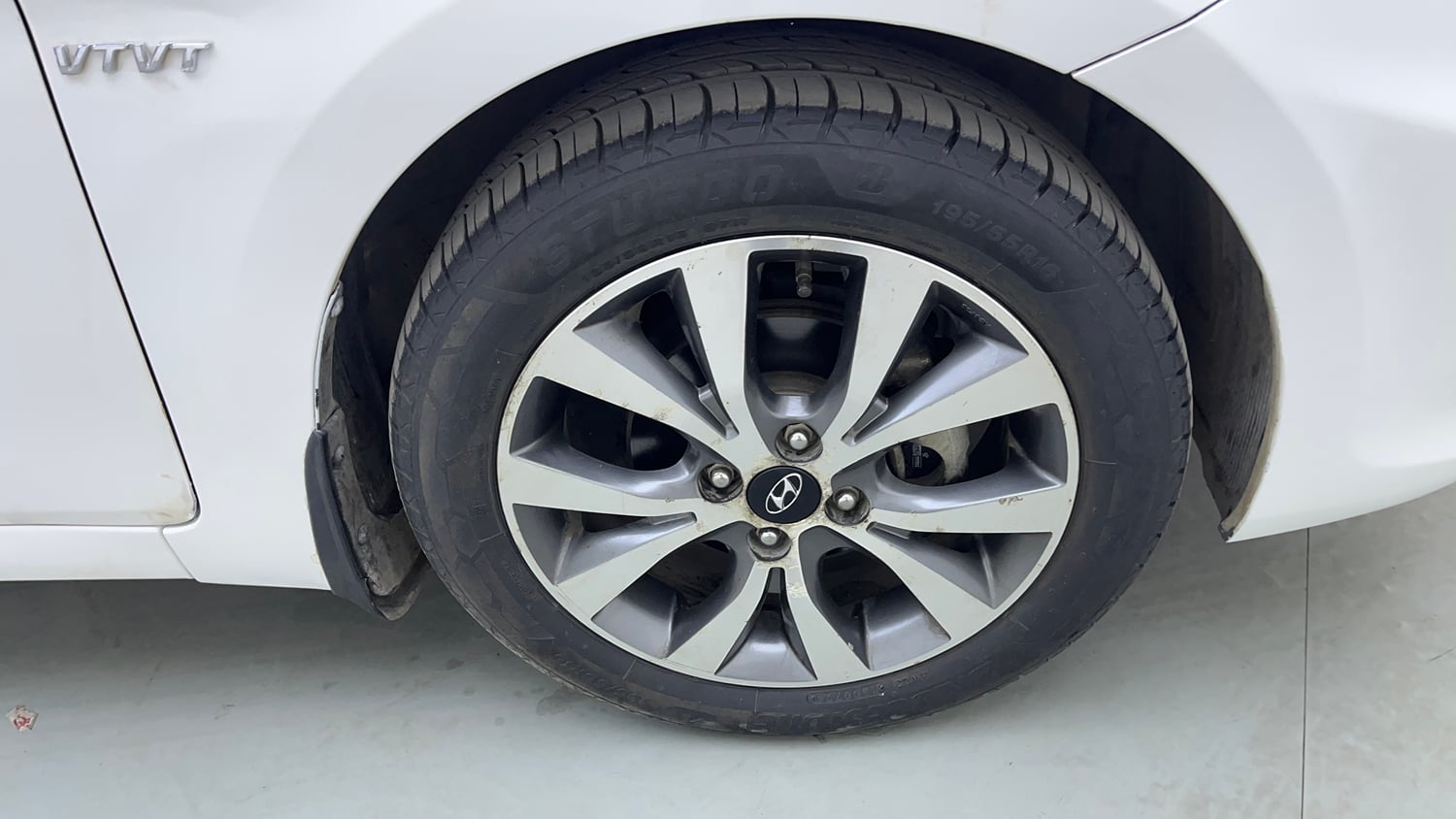 Used 2015 Hyundai Verna Fluidic 1.6 VTVT SX Petrol Manual tyres RIGHT FRONT TYRE RIM VIEW