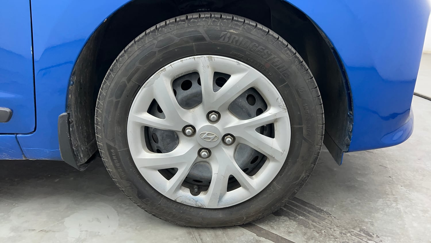 Used 2019 Hyundai Grand i10 Sportz 1.2 Kappa VTVT Petrol Manual tyres RIGHT FRONT TYRE RIM VIEW