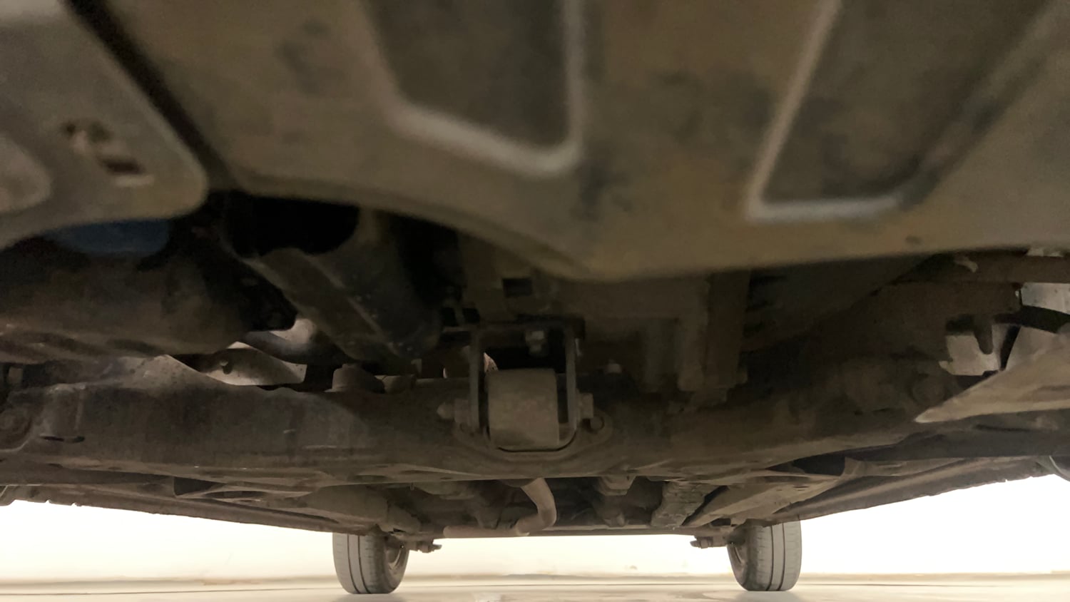 Used 2013 Hyundai i20 Asta 1.2 Petrol Manual extra FRONT LEFT UNDERBODY VIEW