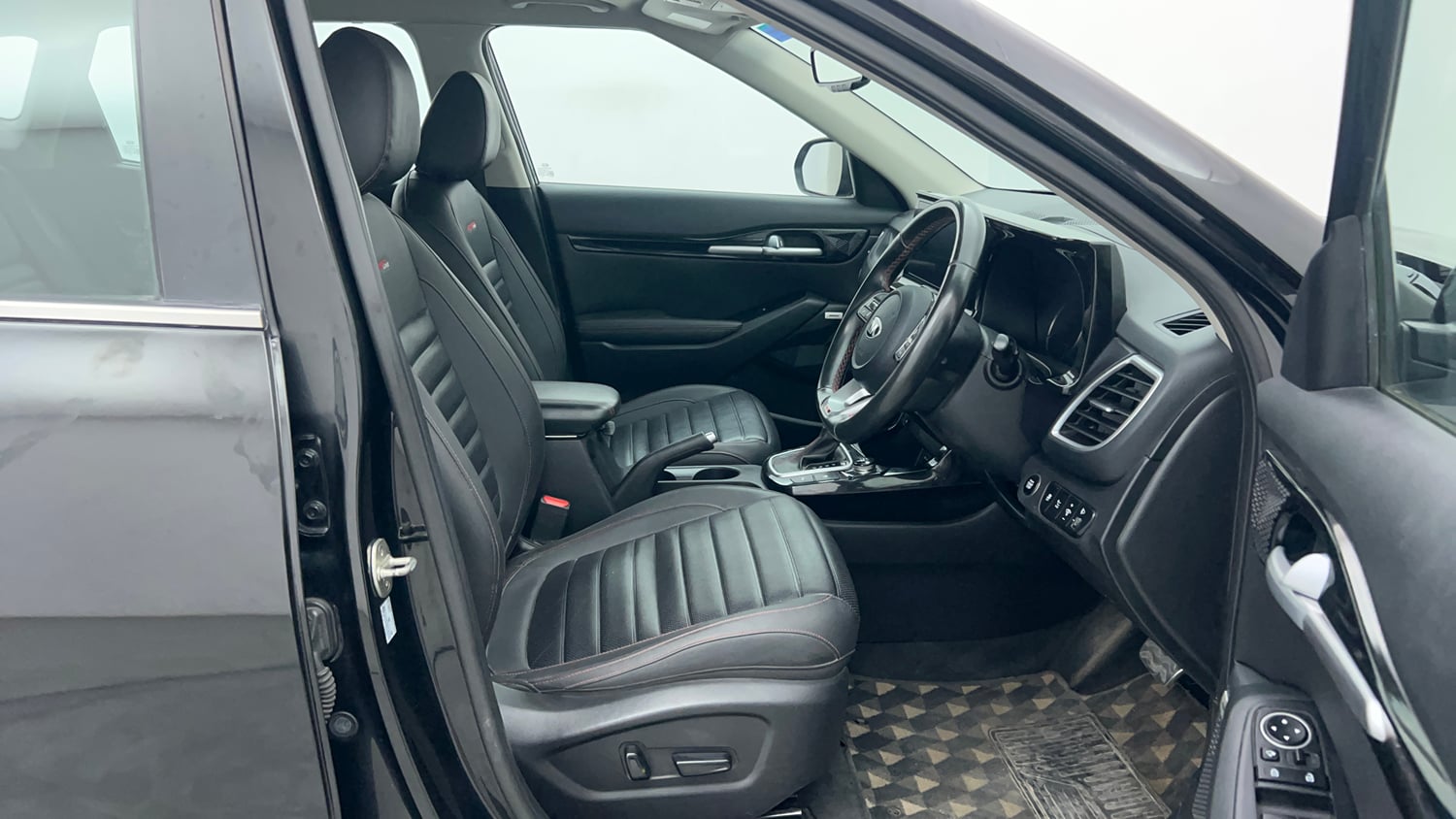 Used 2021 Kia Seltos GTX Plus 1.4 DCT Petrol Automatic interior RIGHT SIDE FRONT DOOR CABIN VIEW