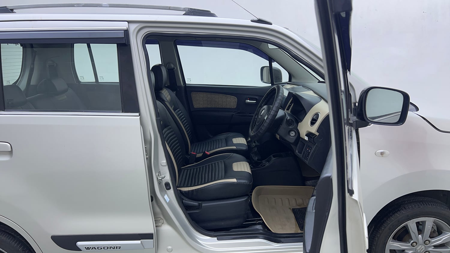 Used 2018 Maruti Suzuki Wagon R VXI+ (O) Petrol Manual interior RIGHT SIDE FRONT DOOR CABIN VIEW
