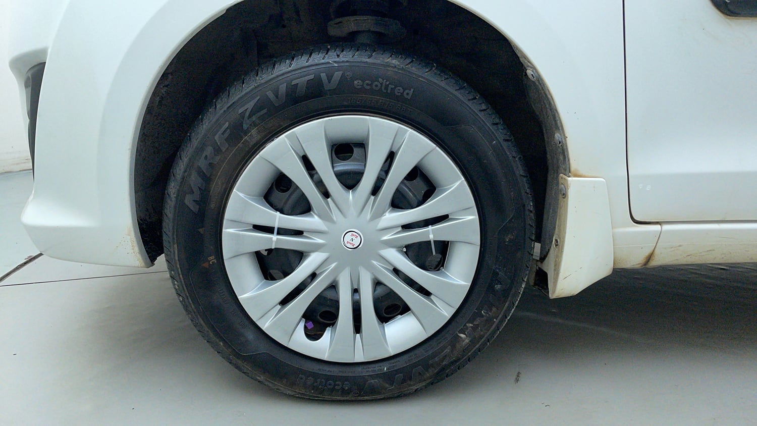 Used 2013 Maruti Suzuki Ertiga Vxi Petrol Manual tyres LEFT FRONT TYRE RIM VIEW