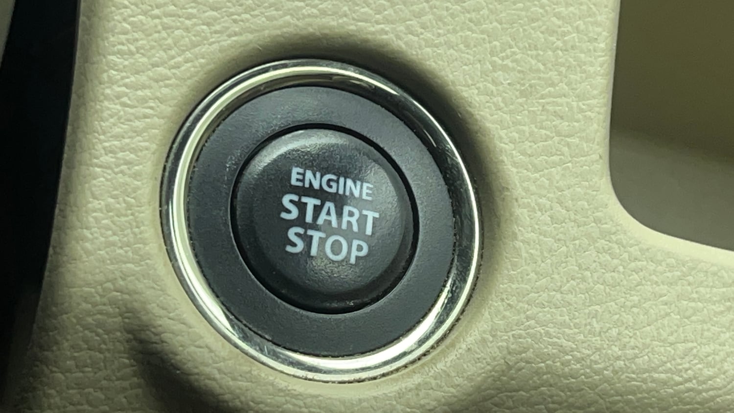 Used 2021 Maruti Suzuki Ciaz Zeta 1.5 Petrol Manual top_features Keyless start