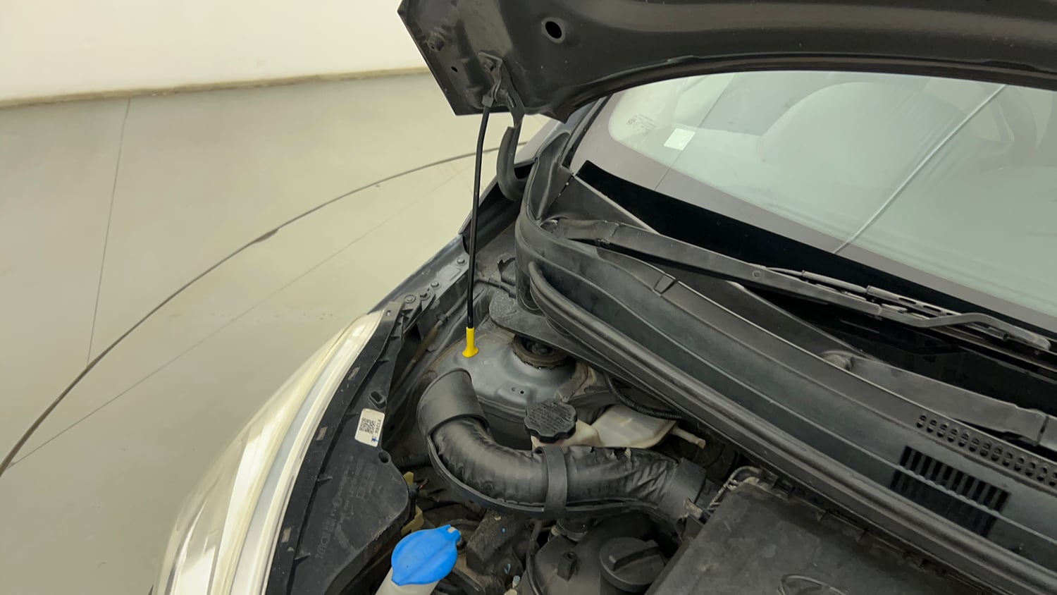 Used 2019 Hyundai Grand i10 Magna 1.2 Kappa VTVT Petrol Manual engine ENGINE RIGHT SIDE HINGE & APRON VIEW