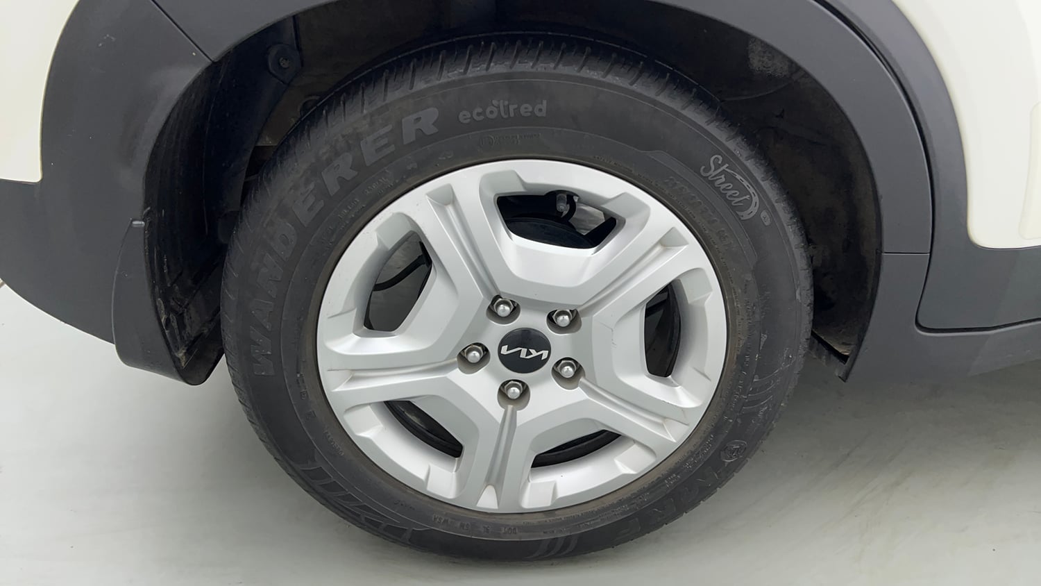 Used 2021 Kia Sonet HTK Plus 1.2 Petrol Manual tyres RIGHT REAR TYRE RIM VIEW