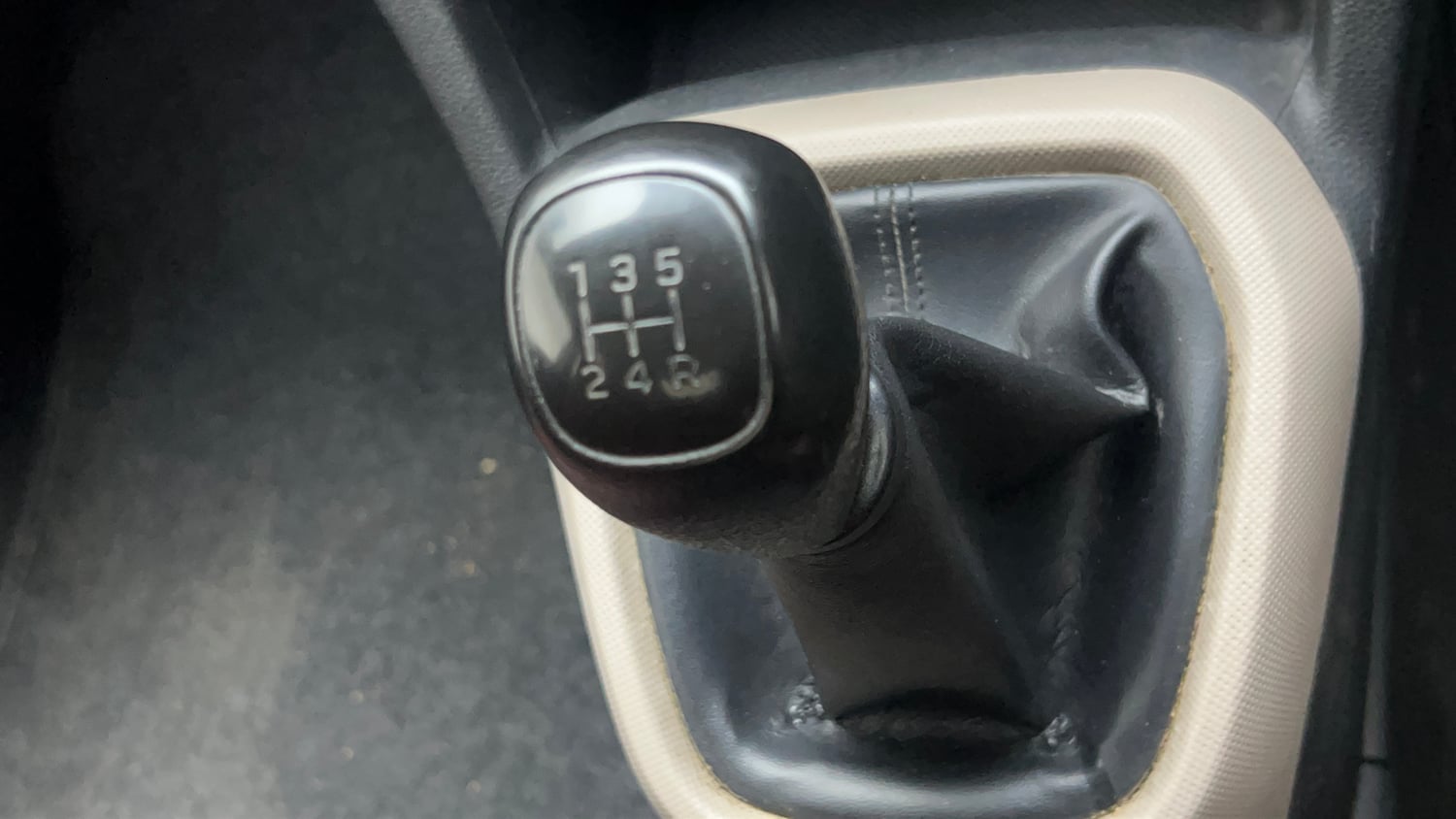 Used 2018 Hyundai Xcent E+ CNG (Outside Fitted) Cng Manual interior GEAR  KNOB VIEW