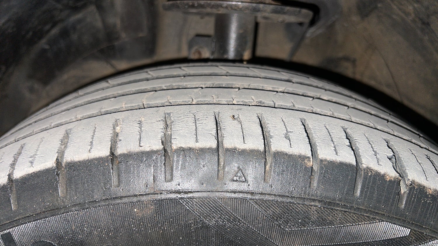 Used 2023 Maruti Suzuki Baleno Zeta AGS Petrol Automatic tyres LEFT FRONT TYRE TREAD VIEW