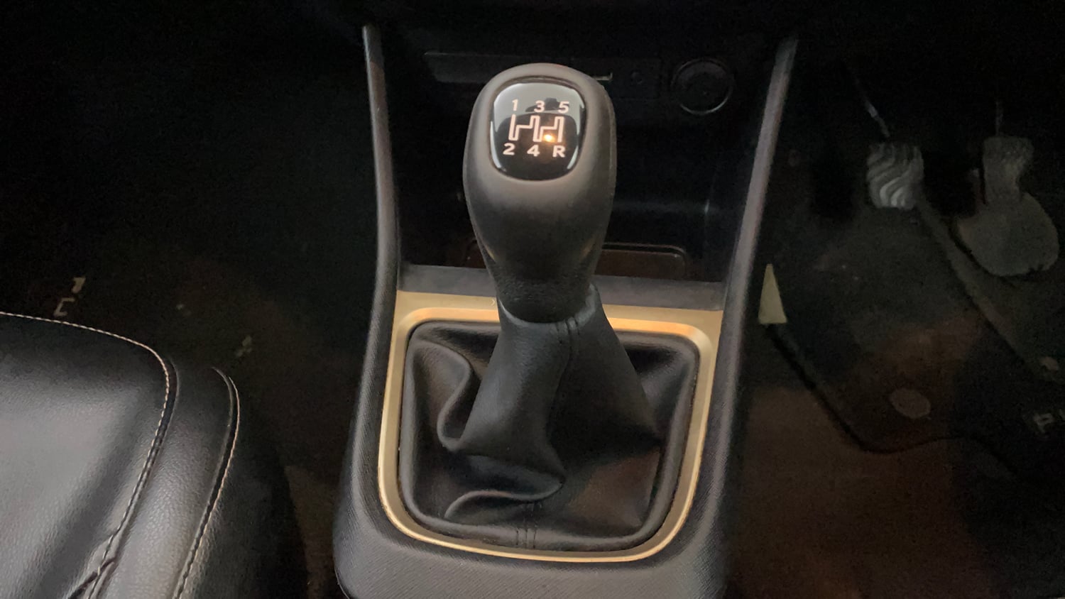 Used 2023 Tata Punch Accomplished MT Petrol Manual interior GEAR  KNOB VIEW