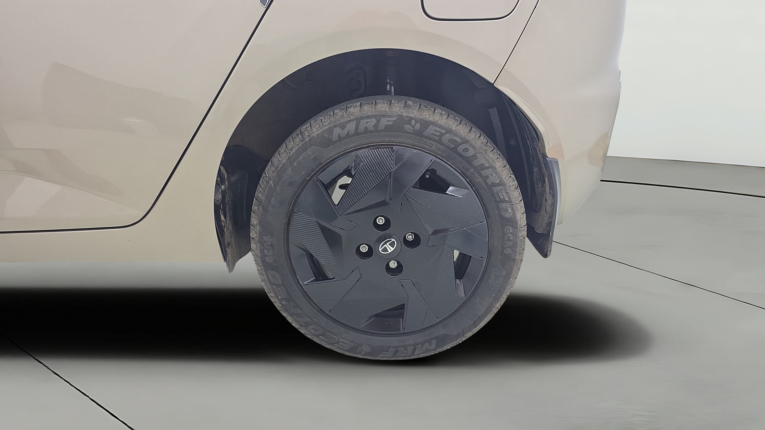 Used 2025 Tata Altroz Creative S Petrol 6DCT Petrol Automatic tyres LEFT REAR TYRE RIM VIEW