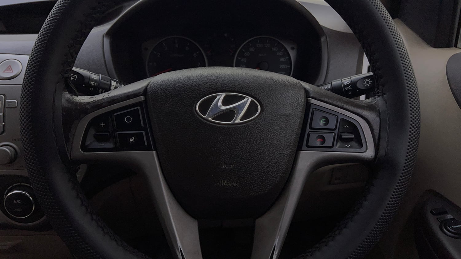 Used 2012 Hyundai i20 Asta 1.2 Petrol Manual top_features Airbags