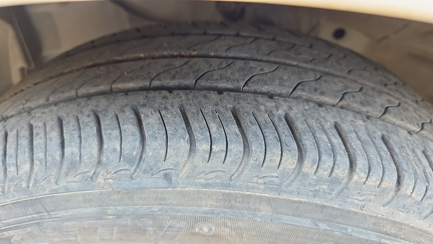 Used 2023 Honda Amaze VX 1.2 Petrol MT Petrol Manual tyres LEFT FRONT TYRE TREAD VIEW